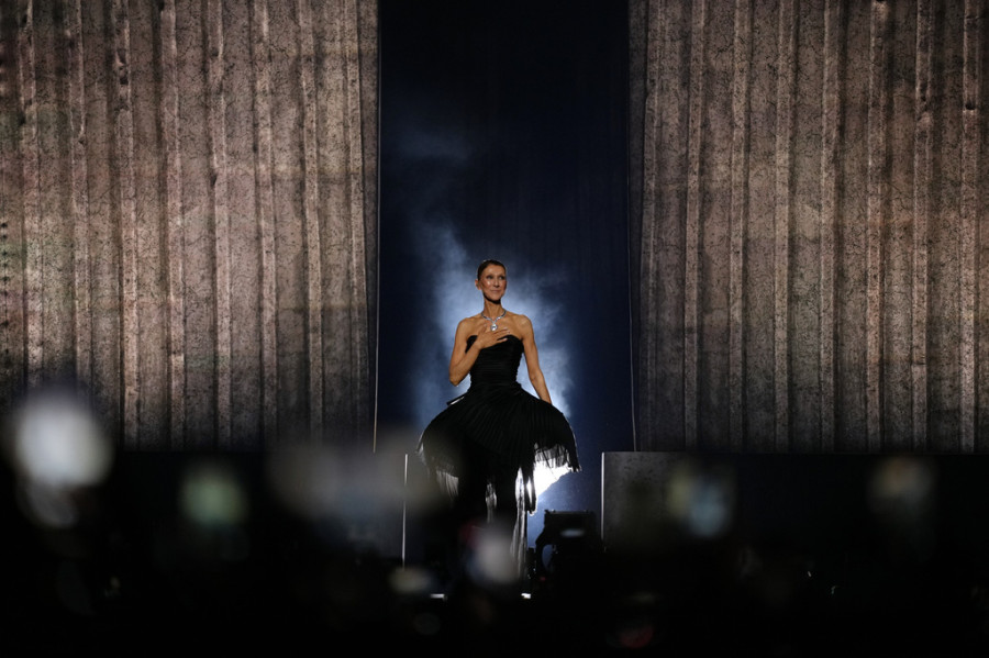 Celine Dion: Από Dior και Schiaparelli μέχρι Alaia, η επιστροφή της στη σκηνή ήταν ένα couture show