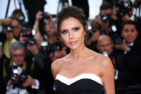 Η Victoria Beckham αποκαλύπτει το κόλπο να δίνει όγκο στα λεπτά μαλλιά της χωρίς θερμότητα