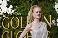 Venetian blonde, απαλή φράντζα και γεμάτες αυτοπεποίθηση μπούκλες: Η Nicole Kidman αποκαλύπτει το νέο signature χτένισμά της