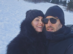 Κορινθίου - Καραθανάσης: Από την Ιταλία στο ηλιόλουστο St. Moritz της Ελβετίας, περπατώντας στην παγωμένη λίμνη του