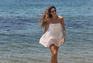 Κατερίνα Παπουτσάκη: Το άλμα από τον μόλο και τα τρία μαγιό που έκλεψαν τις εντυπώσεις στην Κύθνο