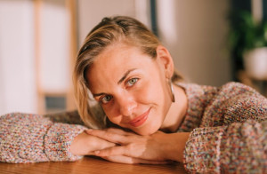 Skin at 40: Τι αλλάζει πραγματικά και πώς να το φροντίσετε, σύμφωνα με τους δερματολόγους