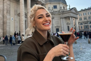 Ιωάννα Τούνη: «Ένας στρατός από αστυνομικούς έχει πάει να τη συλλάβει. Αισθάνομαι οργή, είναι θράσος» είπε ο δικηγόρος της