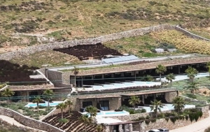 Νίκος Οικονομόπουλος: Το πολυτελές ξενοδοχείο που έχει ανοίξει στη Μύκονο