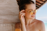 Sunscreen Mist vs Stick vs Cream: Ποιο αντηλιακό κρατά περισσότερο στη ζέστη;