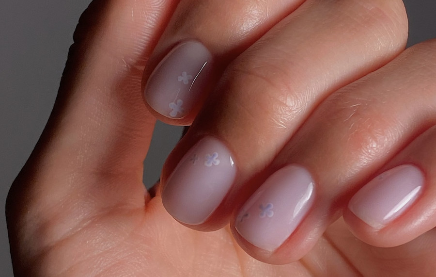 DIY manicure: Τα 3 λάθη που καταστρέφουν το βερνίκι νυχιών σου