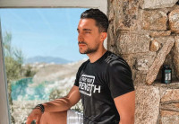 Σάκης Κατσούλης: Η θεραπεία που ακολουθεί για την αιφνίδια βαρηκοΐα θυμίζει σκηνή από ταινία