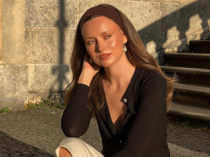 Αυτό το σχήμα φρυδιών αποθαρρύνεται από τους makeup artists γιατί «γερνά» το βλέμμα