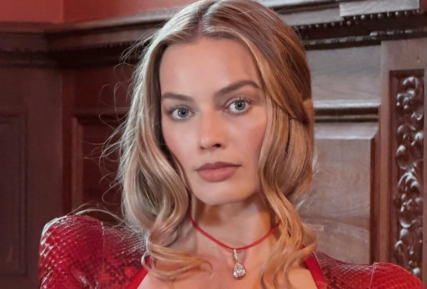 Το ρομαντικό makeup look της Margot Robbie που θα αντιγράψουμε φέτος στον Άγιο Βαλεντίνο