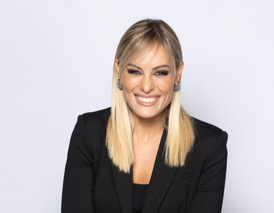 Ελεονώρα Μελέτη: Το GRWM βίντεο πριν από το Ευρωκοινοβούλιο και η ατάκα «μην το δοκιμάσετε στο σπίτι»