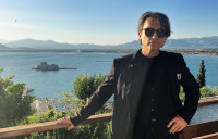 Δημήτρης Αλεξανδρής: Γιόρτασε τα γενέθλιά του, κοινά με τον γιο του, στη νέα του επαγγελματική στέγη. Σε ποιο νησί;