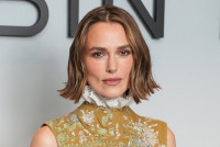 Η Keira Knightley θα μας κάνει να ξαναγαπήσουμε το flipped bob