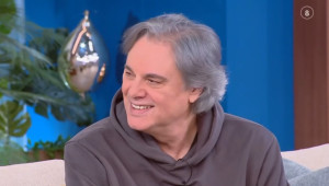 Οδυσσέας Σταμούλης: Όσα είπε για τον γάμο του αλλά και τον τρόπο που τον «αγκάλιασε» ο κόσμος εδώ και ένα χρόνο