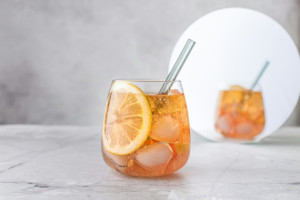 Εναλλακτικές επιλογές ποτών για όσους αποφεύγουν το αλκοόλ που φτιάχνονται πανεύκολα