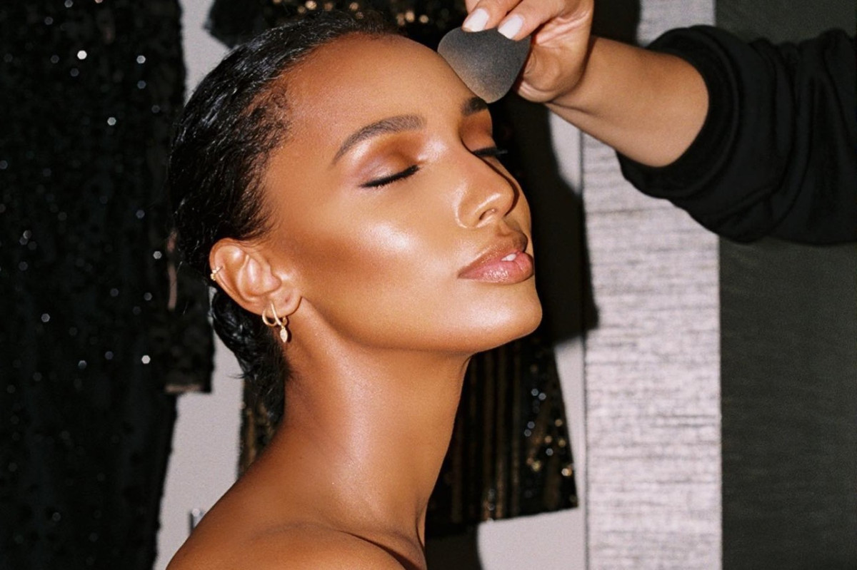 Αυτό το εύκολο και απίστευτα γρήγορο trick θα κάνει το πλύσιμο των πινέλων σου παιχνιδάκι