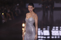 Αυτό το glowy skin tint, εγκεκριμένο από την Kendall Jenner, είναι το νέο μου must-have για το καλοκαίρι
