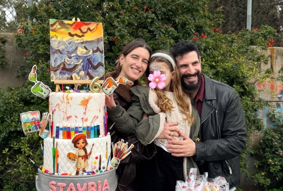 Δράκου - Πατριαρχέας: Η 6χρονη κόρη τους έκανε πάρτι ζωγραφικής και έβαλε τη δική της πινελιά ακόμα και στην τούρτα γενεθλίων της