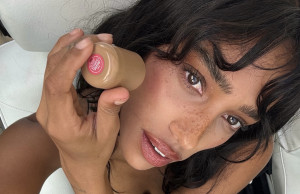 Η Rhode λανσάρει επιτέλους bronzers και ακόμη περισσότερα λαμπερά essentials για το καλοκαίρι