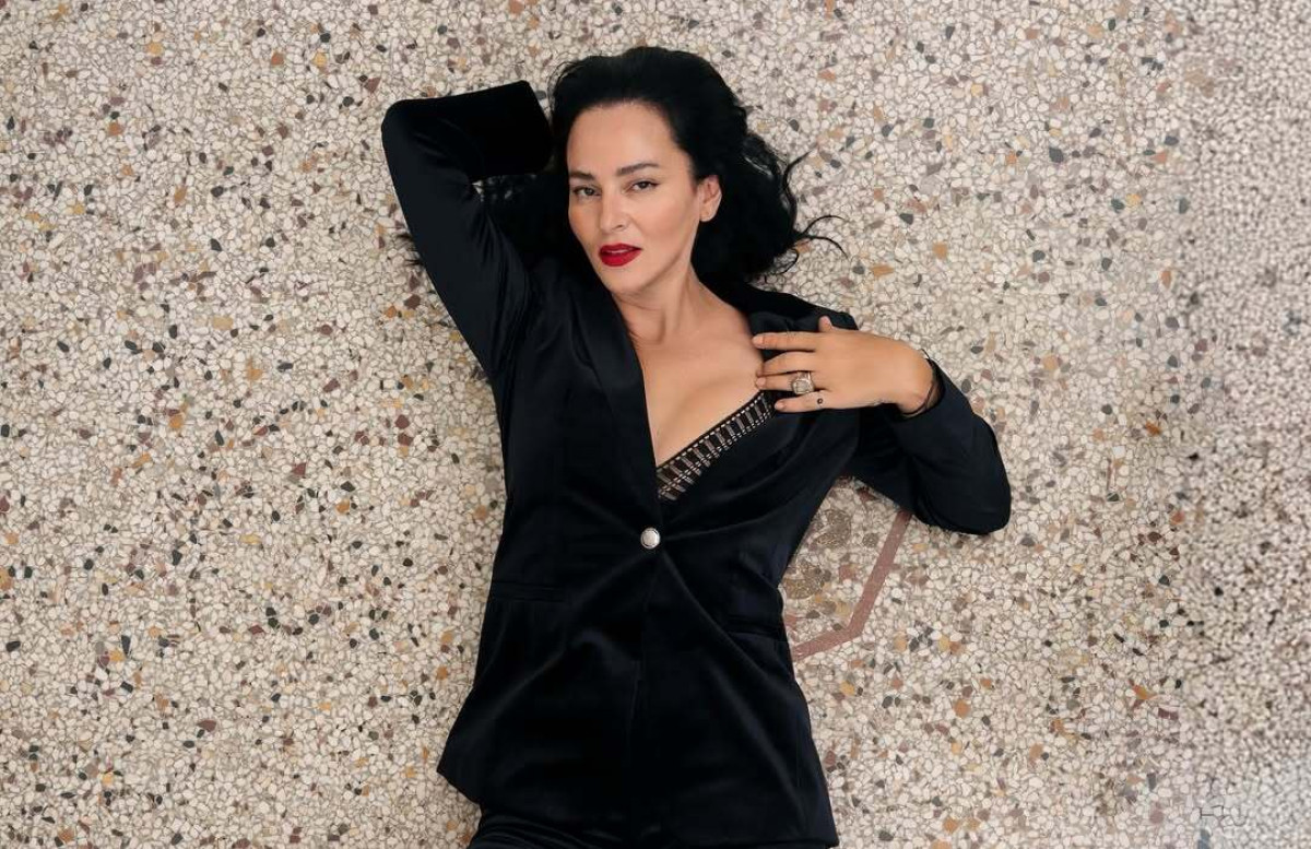 Ζενεβιέβ Μαζαρί: Ο λόγος που ψάχνει το κινητό του άντρα της θα σε βοηθήσει να νιώσεις καλύτερα αν το κάνεις κι εσύ