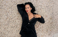 Ζενεβιέβ Μαζαρί: Ο λόγος που ψάχνει το κινητό του άντρα της θα σε βοηθήσει να νιώσεις καλύτερα αν το κάνεις κι εσύ