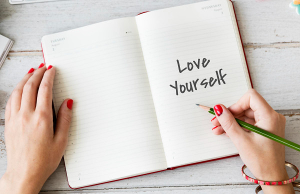 Το πολύ το #selflove κουράζει… είναι αυτοφροντίδα, όχι καταναγκασμός