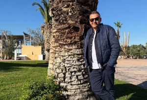 Γιώργος Λιάγκας: Αποχαιρέτησε τον Γενάρη με βουτιά στην κρύα θάλασσα