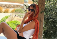Φίλιππος Μιχόπουλος - Κωνσταντίνα Ευριπίδου: Το παθιασμένο φιλί στη θάλασσα μέσα στη μαύρη νύχτα