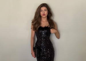 Να το χτένισμα της τελευταίας στιγμής (και πανεύκολο) που μπορεί να σώσει το look της Πρωτοχρονιάς σου