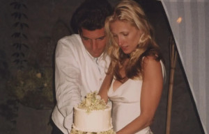 Δύο ημέρες πριν από τον γάμο της, η Carolyn Bessette ήθελε να αλλάξει χτένισμα (ο κομμωτής της είπε όχι)