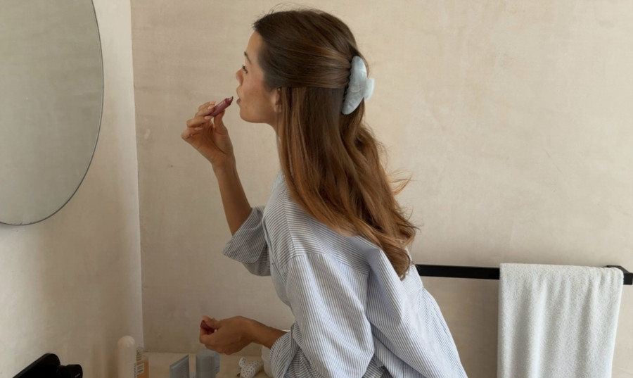 Τα «soft focus lips» είναι η μεγαλύτερη τάση του καλοκαιριού και ο makeup artist των celebrities αποκαλύπτει την τεχνική