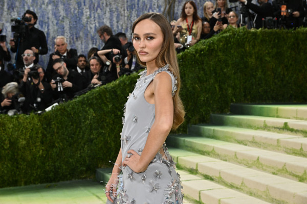 Lily-Rose Depp: Ποια είναι η σύντροφός της, η ράπερ 070 Shake, γνωστή και ως Danielle Balbuena;