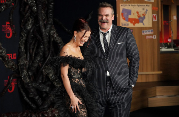 Μετά το «Stranger Things», η Millie Bobby Brown και ο David Harbour επανενώνονται σε νέα σειρά