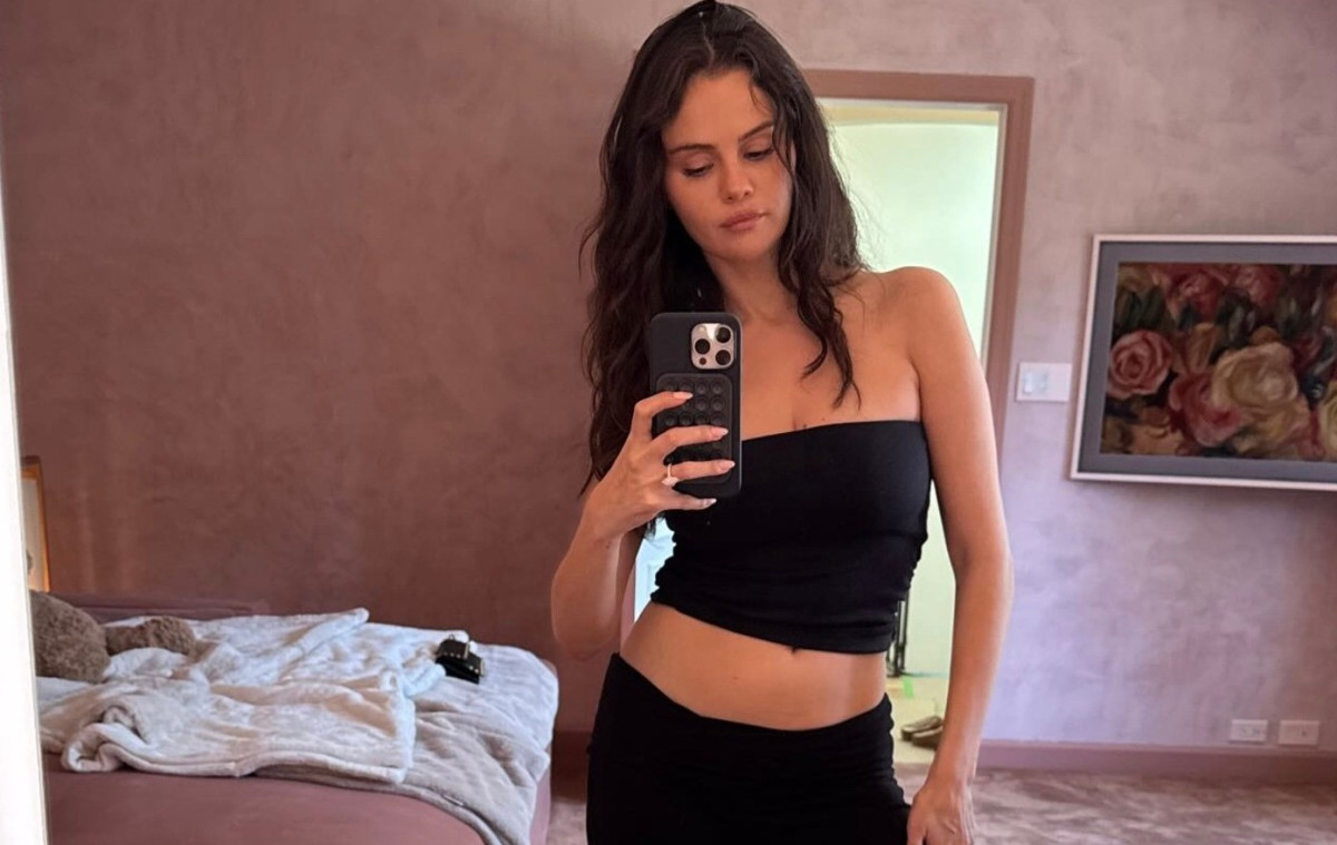 Το face mist της Selena Gomez είναι η καλοκαιρινή ανάσα δροσιάς που όλοι χρειαζόμαστε