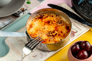 Αυτή η «καμένη» φέτα θα εκσυγχρονίσει τα χριστουγεννιάτικα ορεκτικά σας