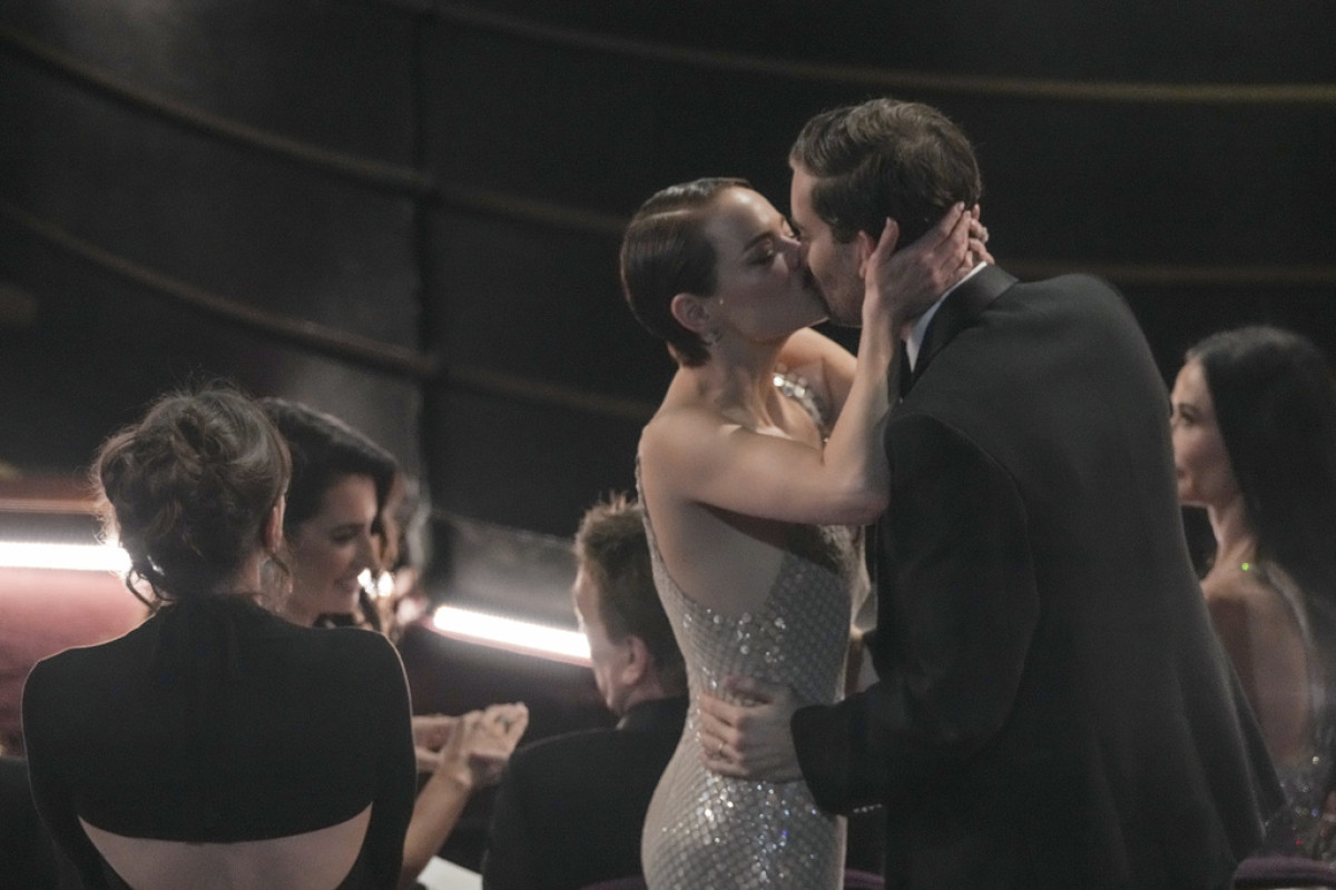 Έμμα Στόουν: Ποιος είναι ο σύζυγός της, Ντέιβ ΜαΚάρι;