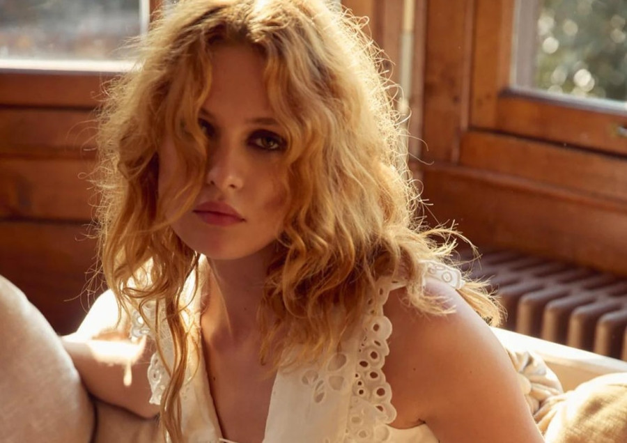 Πες αντίο στα sleek, ίσια μαλλιά: Το “No Slickback November” challenge γιορτάζει το φυσικό φριζάρισμα