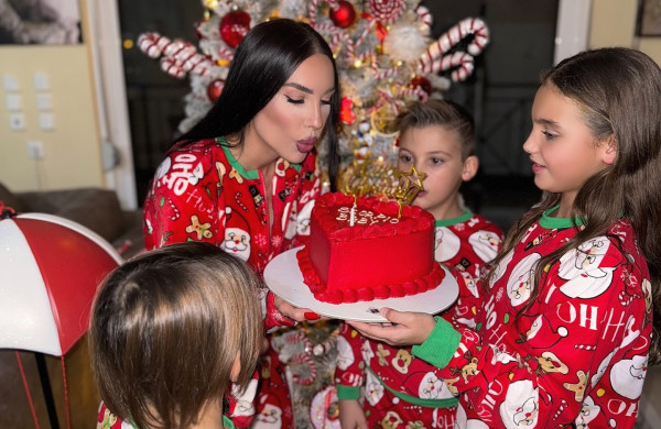 Ζέτα Θεοδωροπούλου: Γενέθλια με Χριστουγεννιάτικο οικογενειακό mood