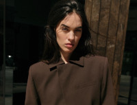 Αυτό είναι το it item της νέας σεζόν και είναι ο ορισμός του less is more