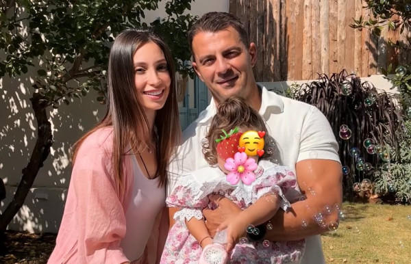 Δήμητρα Βαμβακούση: Πήγε την κόρη της σε μάθημα ποντιακών χορών και δείτε πώς αντέδρασε η μικρή