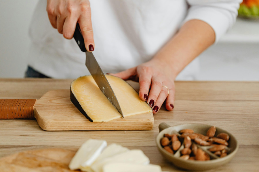 Η κατανάλωση τυριού μπορεί να προστατεύει τον εγκέφαλο και να μειώνει τον κίνδυνο άνοιας