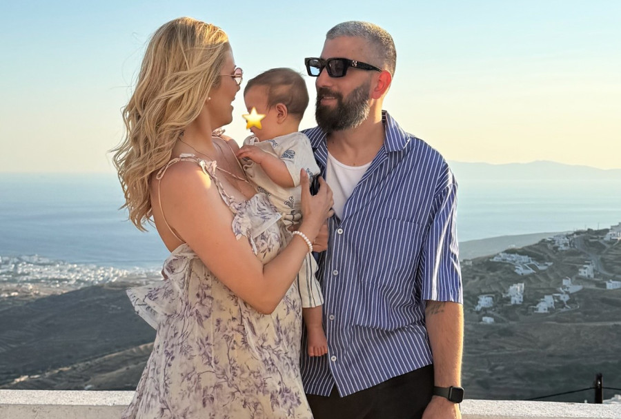 Πετρογιάννη - Ρουμπής: Οι φωτογραφίες από την βάπτιση του γιου τους στην Τήνο - Η ιδιαίτερη μπομπονιέρα αναφορά στο νησί