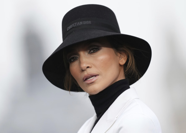 Jennifer Lopez: Μετά το διαζύγιο, “Μαλλιά Κουβάρια” και με τους fans της;