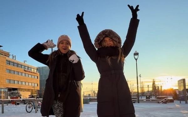 Αποστολία Ζώη: Που ταξίδεψε με την αδερφή της για τα γενέθλιά τους και μάλλον το μετάνιωσε (γιατί έχει -13c)