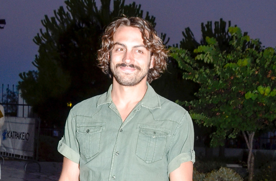 Ντένης Μακρής: Τροχαίο, ελαφρύς τραυματισμός και αναβολή πρεμιέρας για τον ηθοποιό