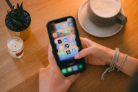 Κάνεις mute και block στο Instagram αβέρτα; Η ψυχολογία εξηγεί τι μπορεί να σημαίνει
