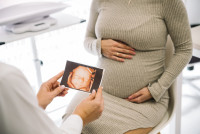 Ζευγάρι βρήκε -epic- τρόπο να βρει σε ποιον μοιάζει το μωρό (πριν γεννηθεί)