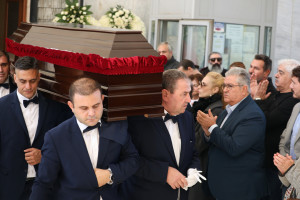 Μπέτυ Βαλάση: Συγκίνηση στην πολιτική κηδεία της - Τα γνωστά πρόσωπα που έδωσαν το παρών (Φωτογραφίες)