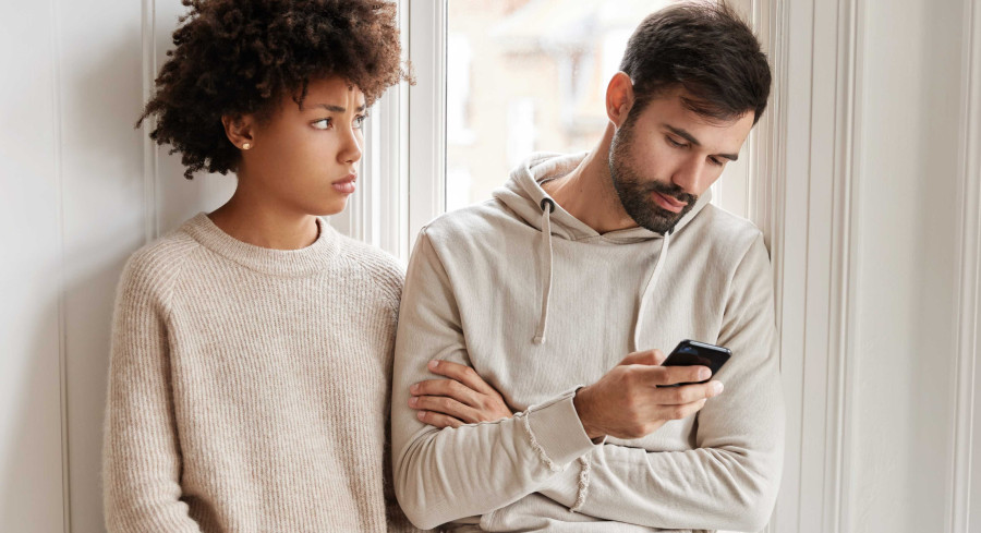 5 μη προφανή σημάδια ότι ο σύντροφος σου δεν είναι αφοσιωμένος στη σχέση σας