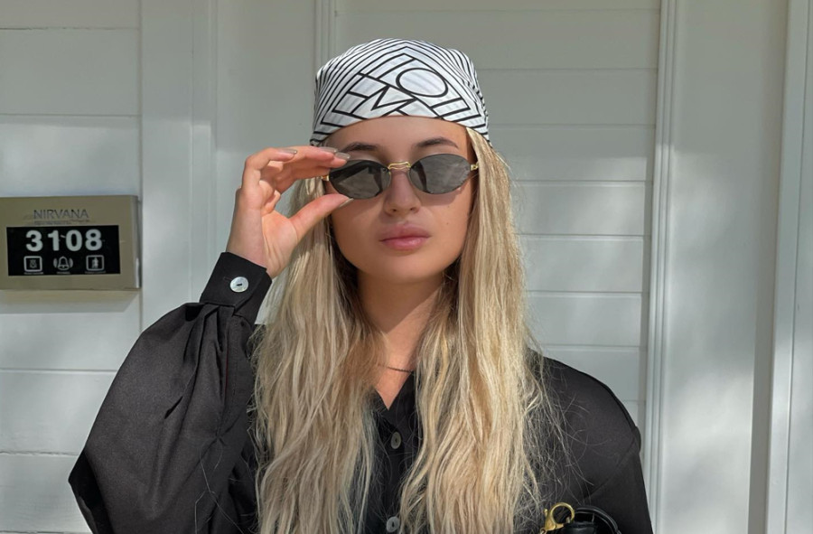 Στην Ιαπωνία, γυαλιά με ενσωματωμένο «ρουζ» υπόσχονται να καταργήσουν το μακιγιάζ