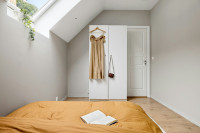 Μεταμόρφωσε τη ντουλάπα σου με αυτοκόλλητη ταπετσαρία που κάνει τη διαφορά - Ο πλήρης οδηγός